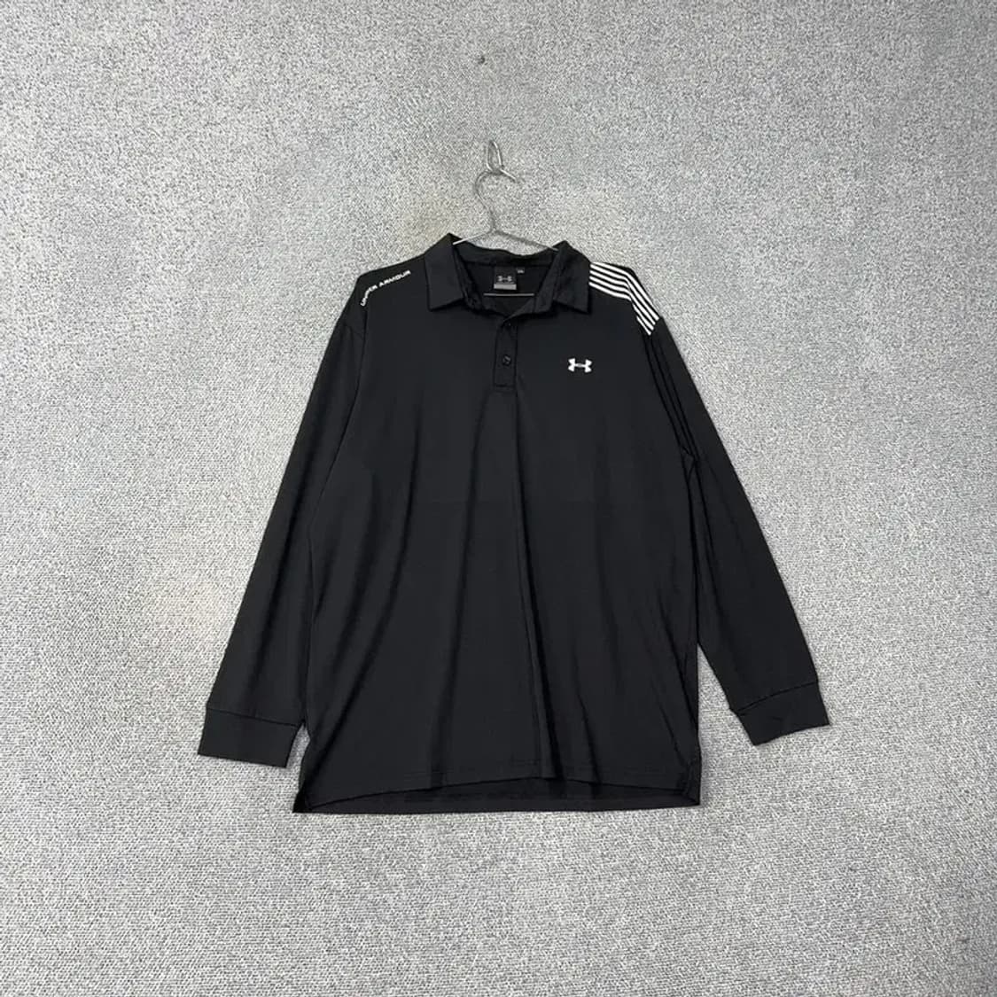 언더아머 블랙 로고 기능성 운동 카라티 XXL 상품이미지1