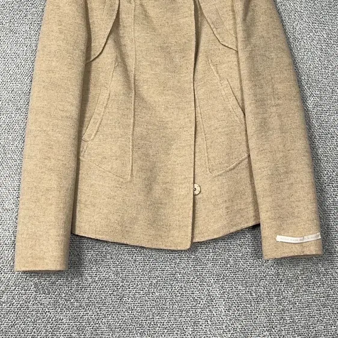 미샤 베이지 울 숏 자켓 82-88-160 상품이미지4