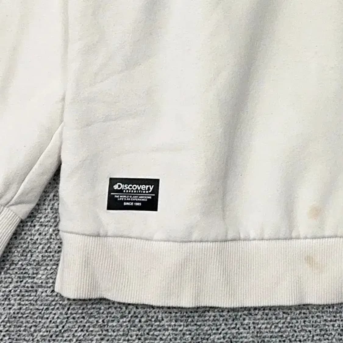 디스커버리 로고 프린팅 화이트 맨투맨 110 상품이미지3