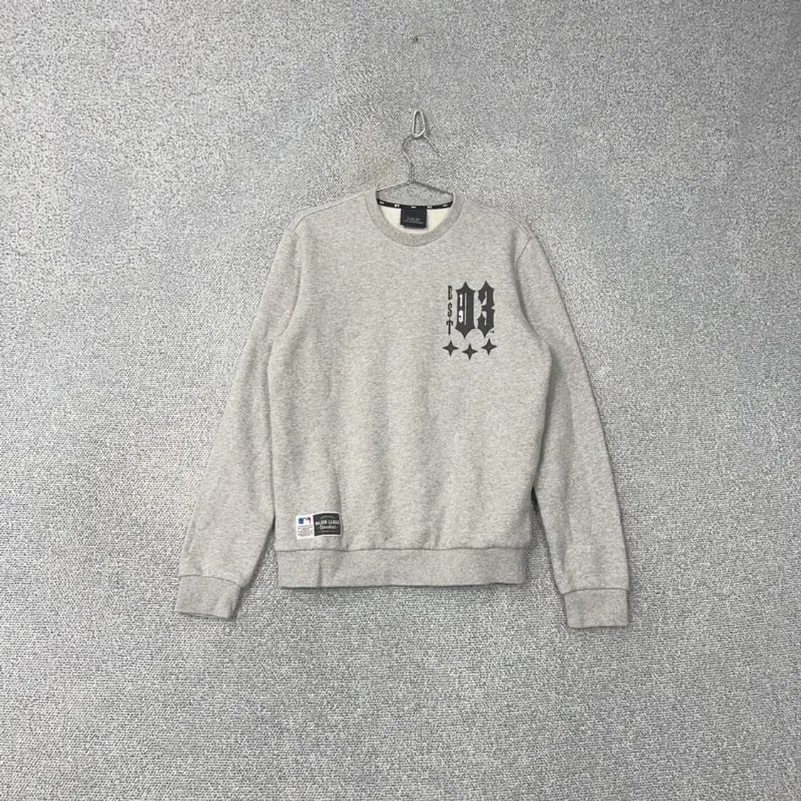 MLB 뉴욕양키즈 백프린팅 로고 그레이 맨투맨 100 상품이미지2