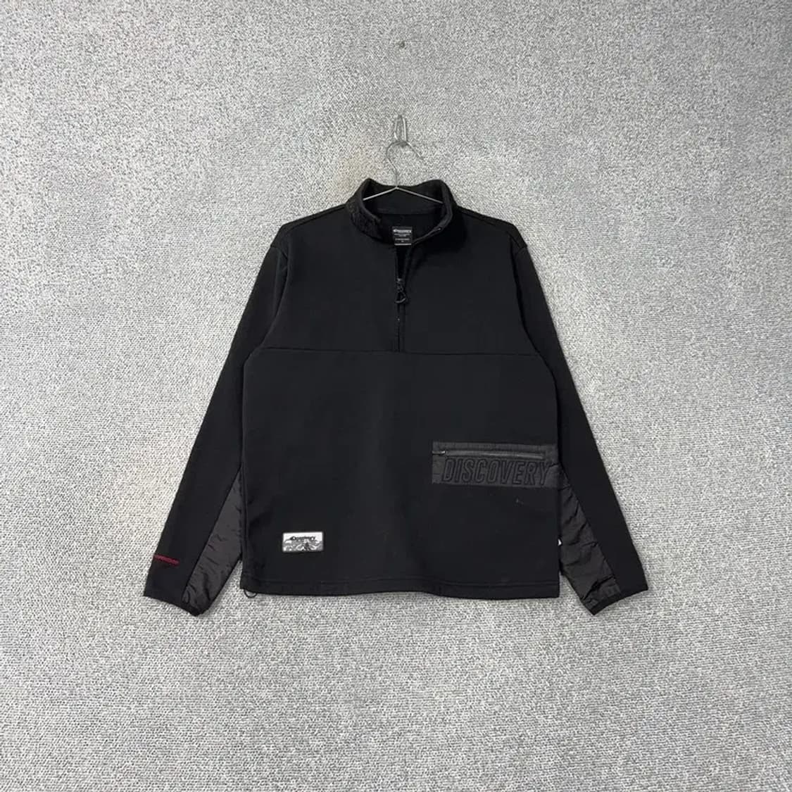 디스커버리 블랙 포켓 퀄팅 로고 캐주얼 반집업 맨투맨 95 상품이미지1