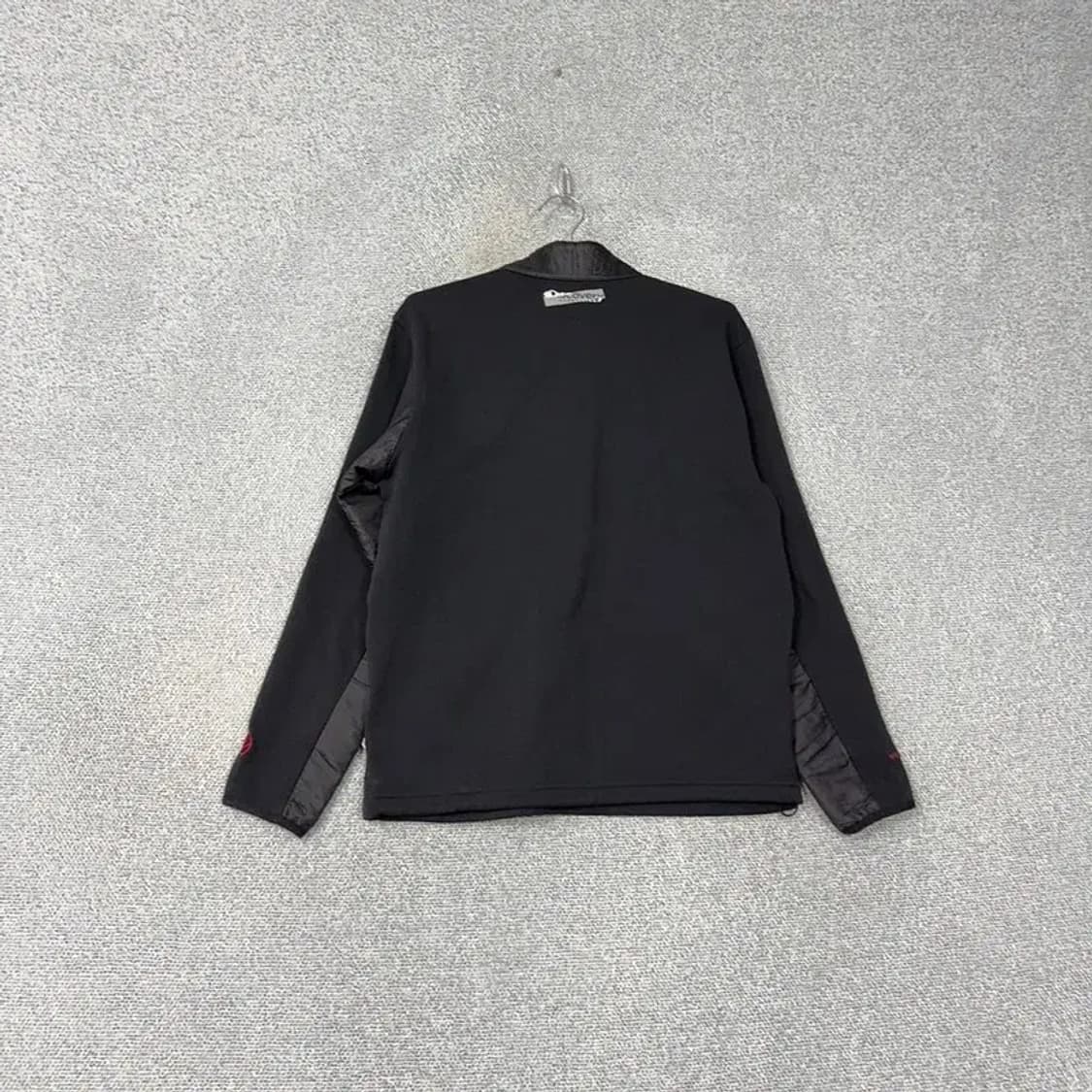 디스커버리 블랙 포켓 퀄팅 로고 캐주얼 반집업 맨투맨 95 상품이미지2