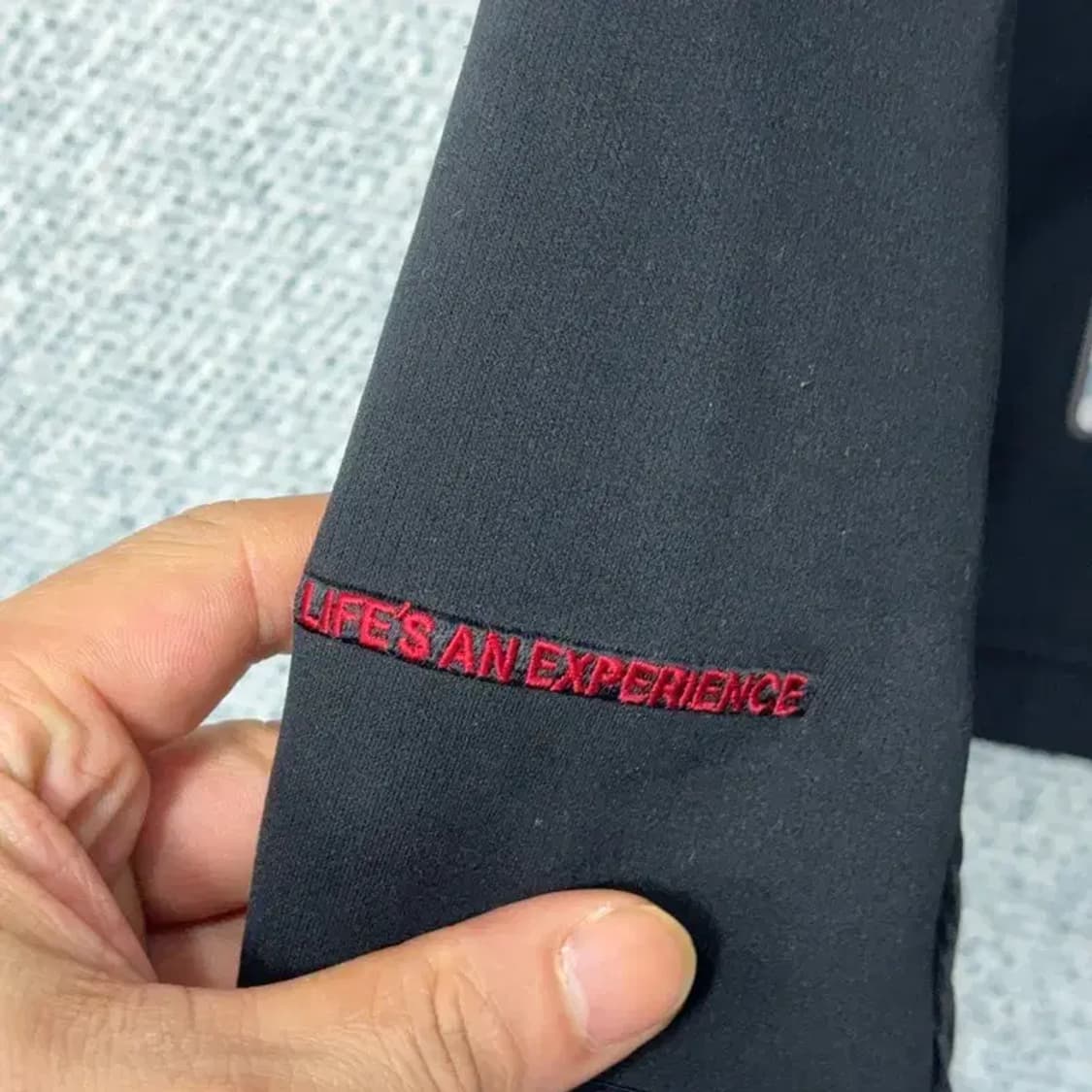 디스커버리 블랙 포켓 퀄팅 로고 캐주얼 반집업 맨투맨 95 상품이미지3