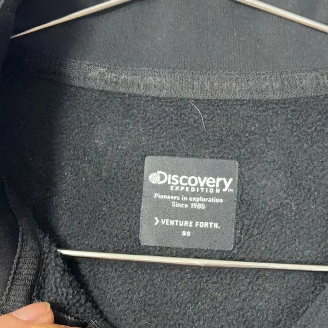 디스커버리 블랙 포켓 퀄팅 로고 캐주얼 반집업 맨투맨 95 상품이미지4