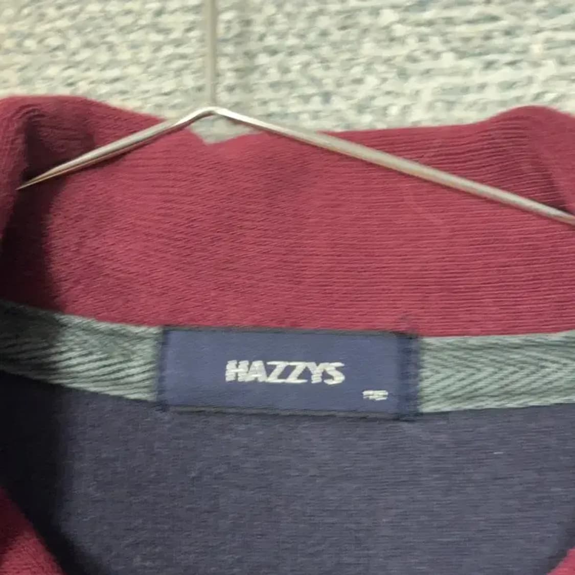 해지스 네이비 버튼 니트110 상품이미지3