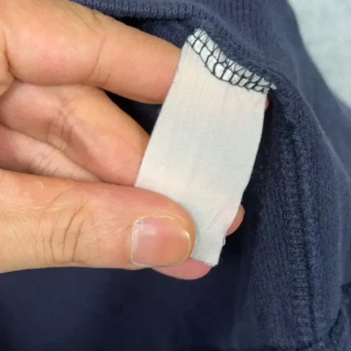 해지스 네이비 버튼 니트110 상품이미지4