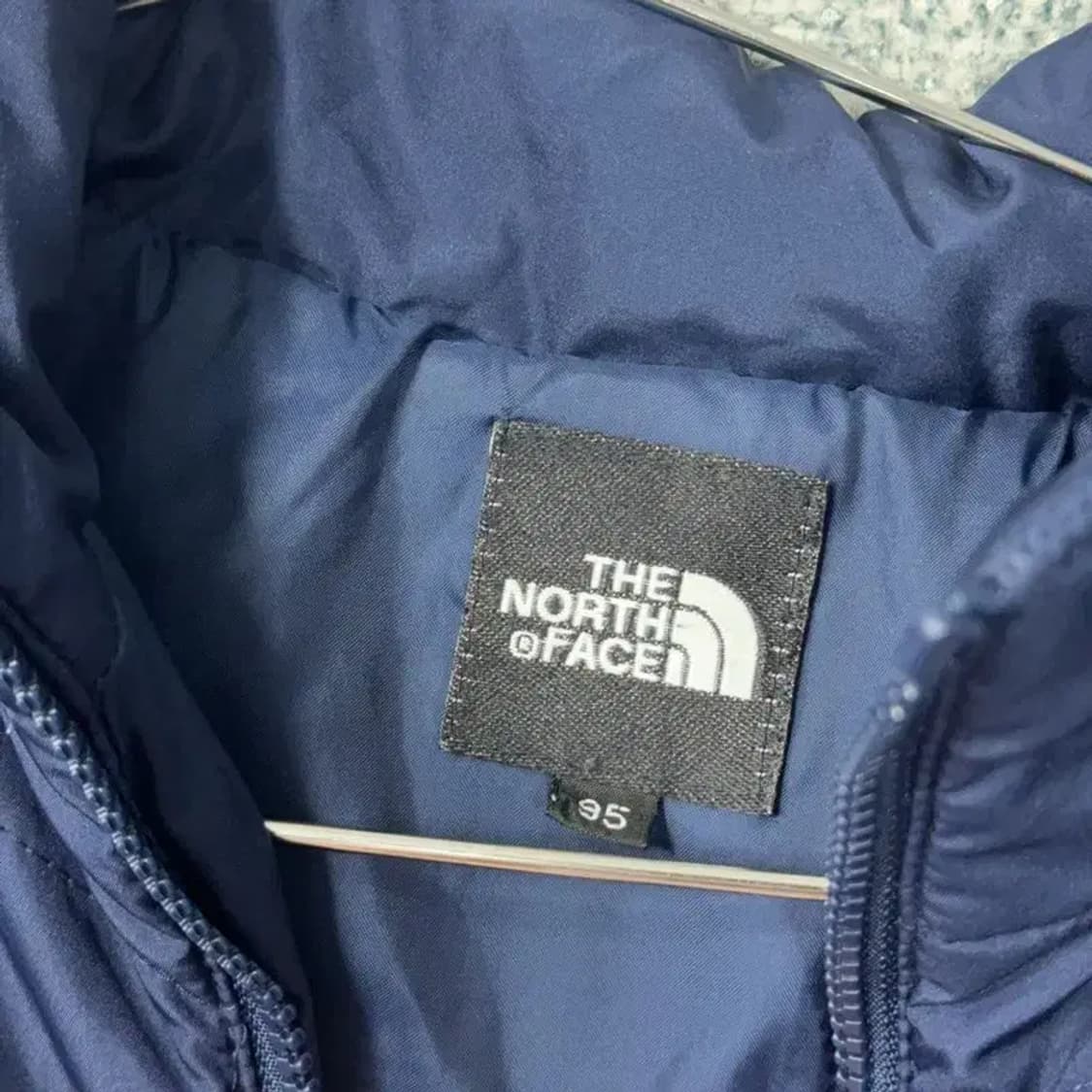 노스페이스 여성 네이비 경량 패딩 95 상품이미지4