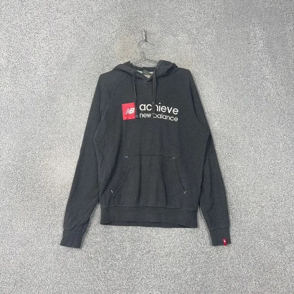 뉴발란스 스펠 프린팅 로고 딥그레이 후드티 95 상품이미지1