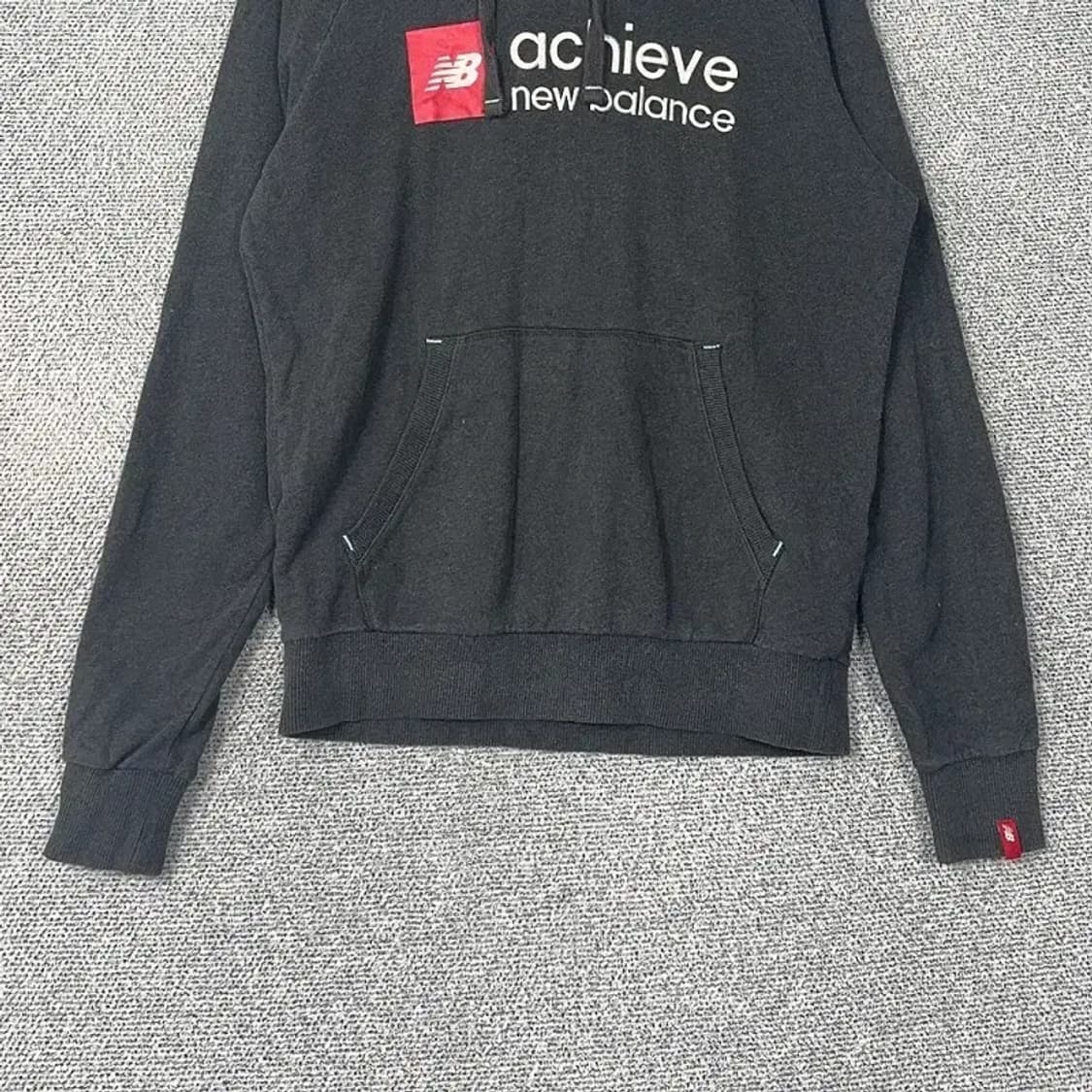 뉴발란스 스펠 프린팅 로고 딥그레이 후드티 95 상품이미지4