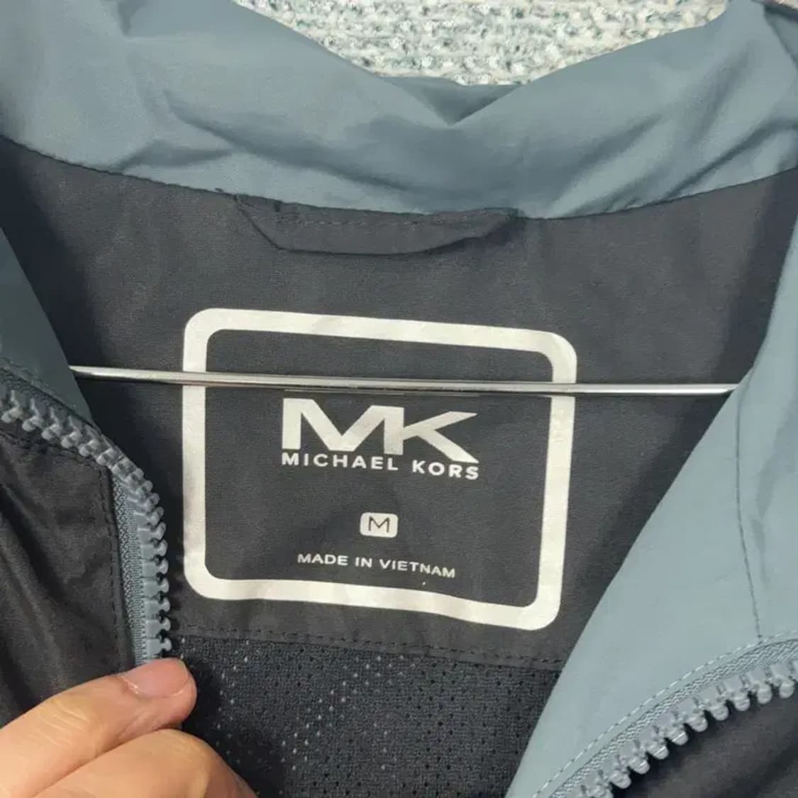 마이클코어스 블랙 로고 기능성 바람막이 자켓 M 상품이미지3