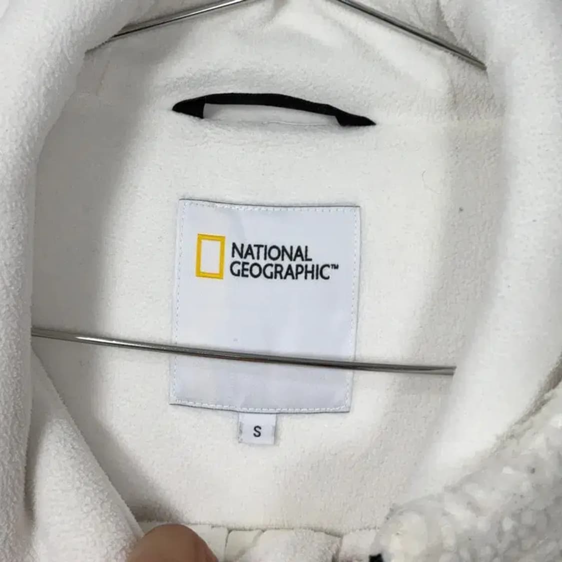 내셔널지오그래픽 패치로고 화이트 후리스 S 상품이미지3