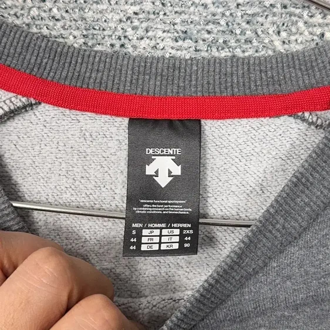 데상트 로고 캐주얼 그레이 맨투맨 XS 상품이미지3