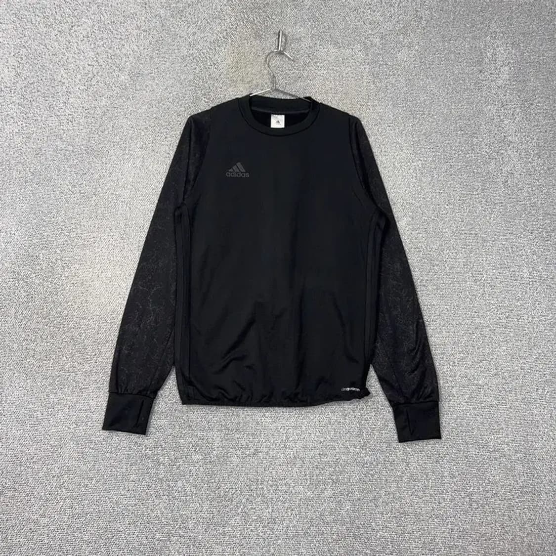 아디다스 빈티지 로고 패턴 기능성 블랙 맨투맨 100 상품이미지1