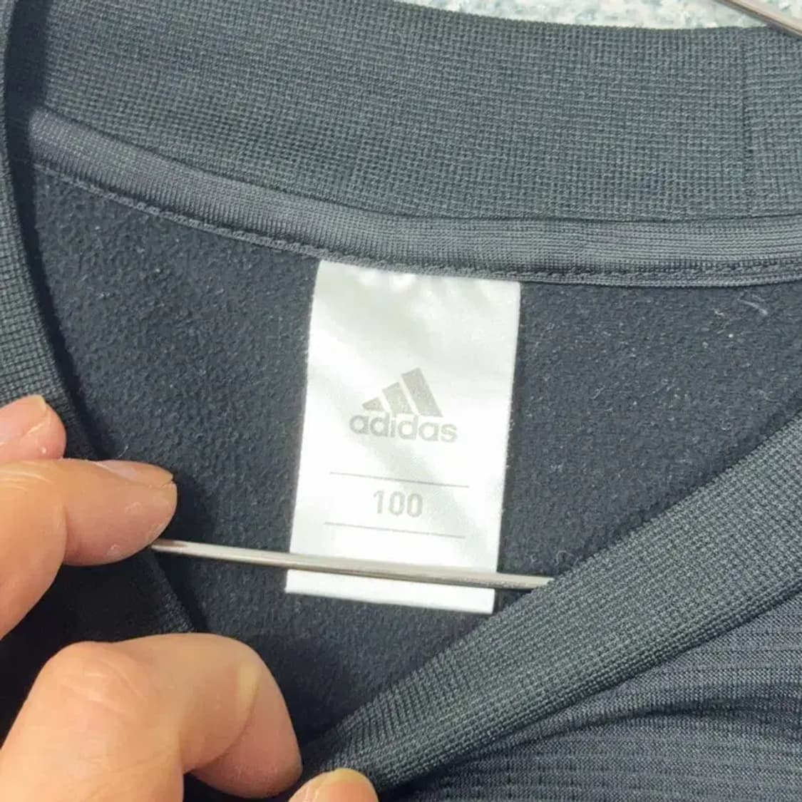 아디다스 빈티지 로고 패턴 기능성 블랙 맨투맨 100 상품이미지3