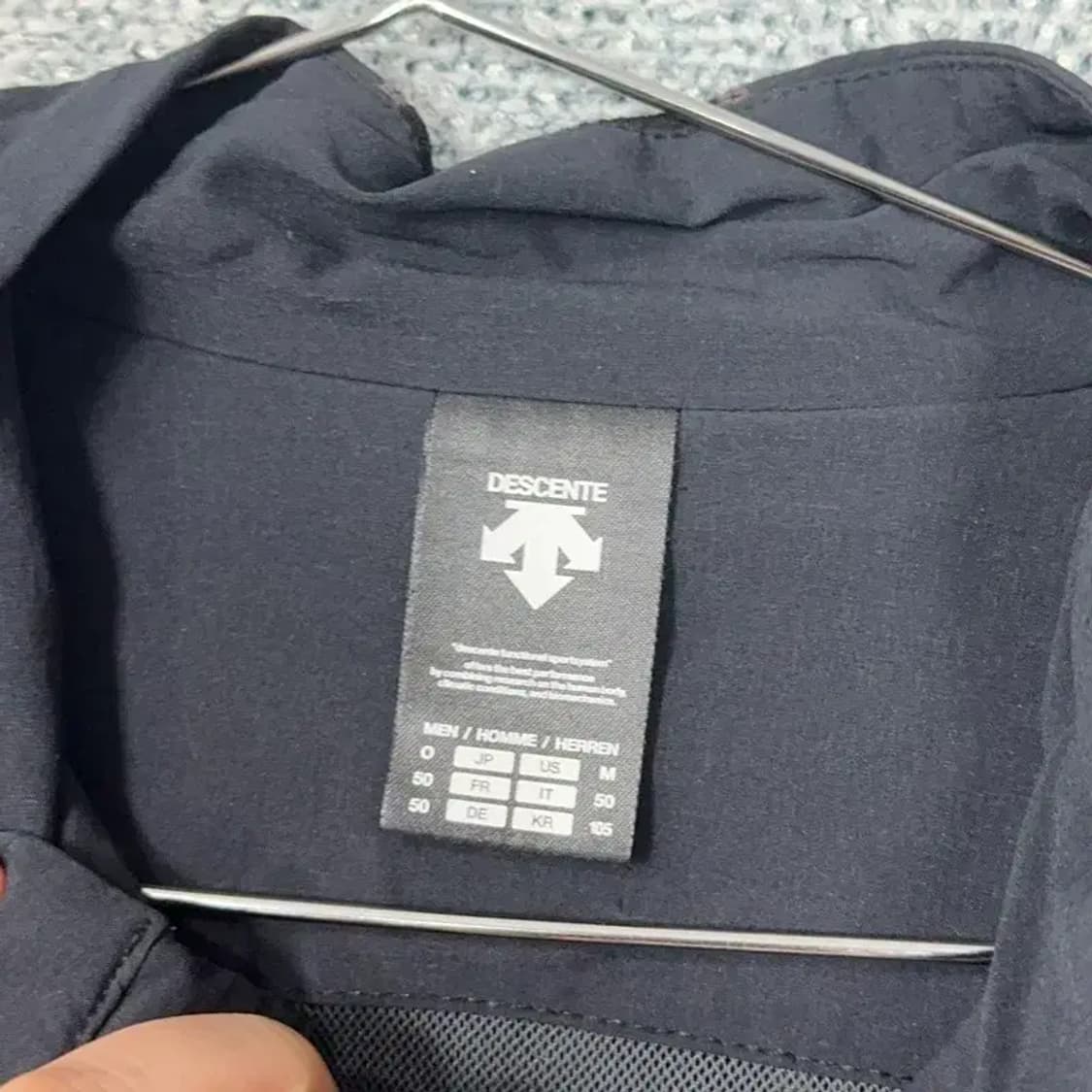 데상트 로고 기능성 블랙 집업 저지 M 상품이미지3