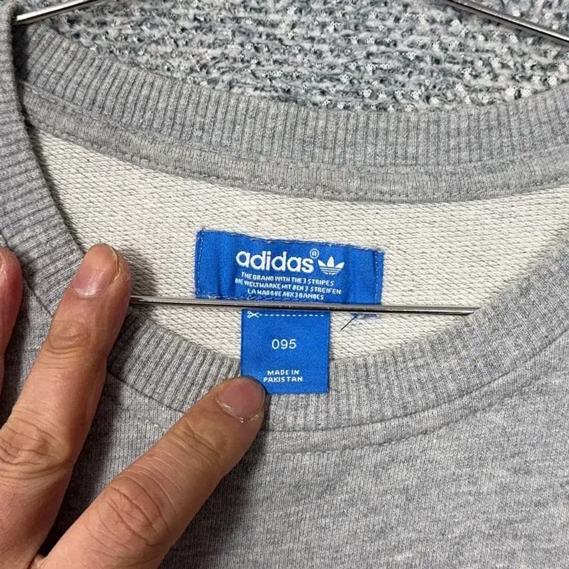 아디다스 캐주얼 프린팅 라이트 그레이 맨투맨 095 상품이미지3