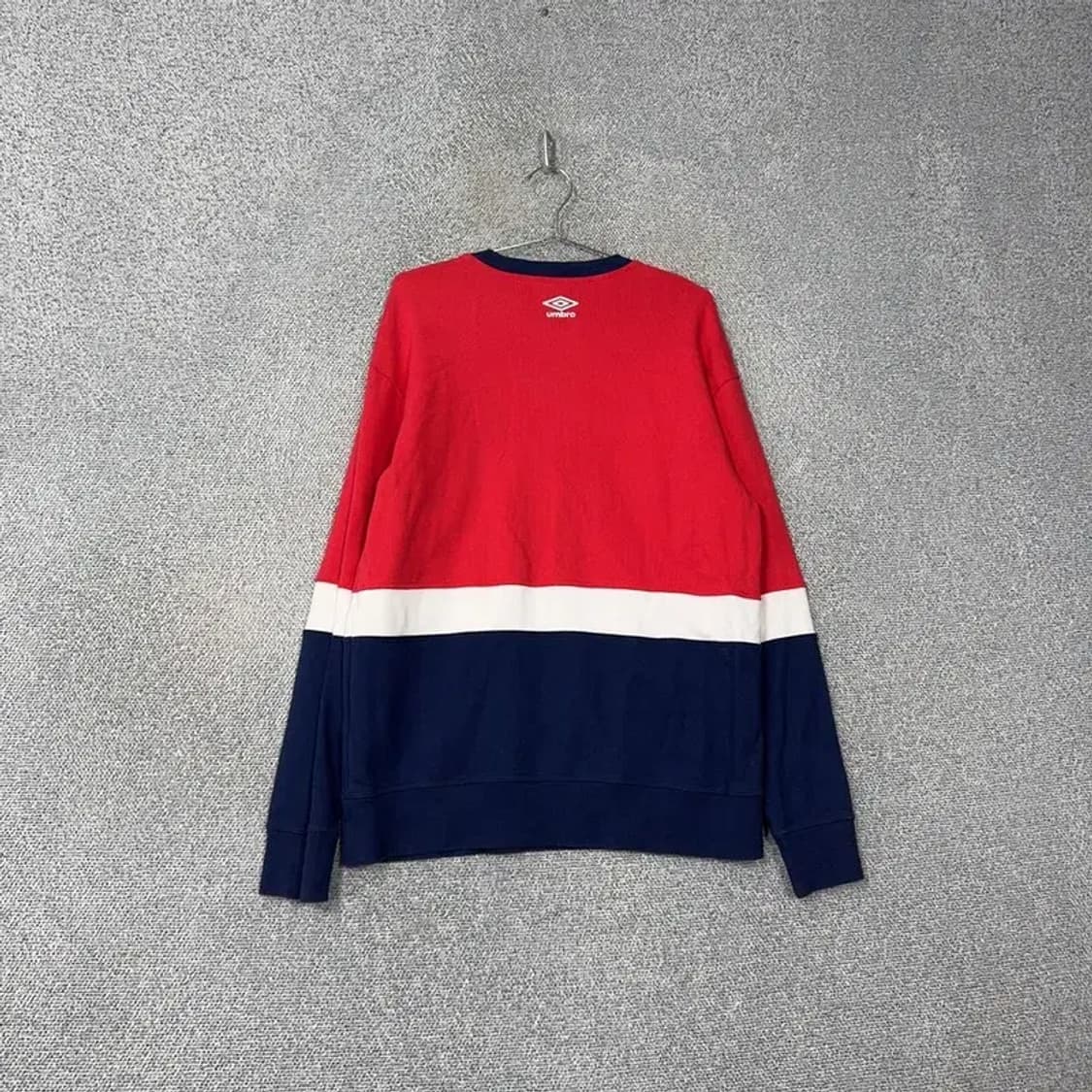 엄브로 프린팅 레드 맨투맨 100 상품이미지2