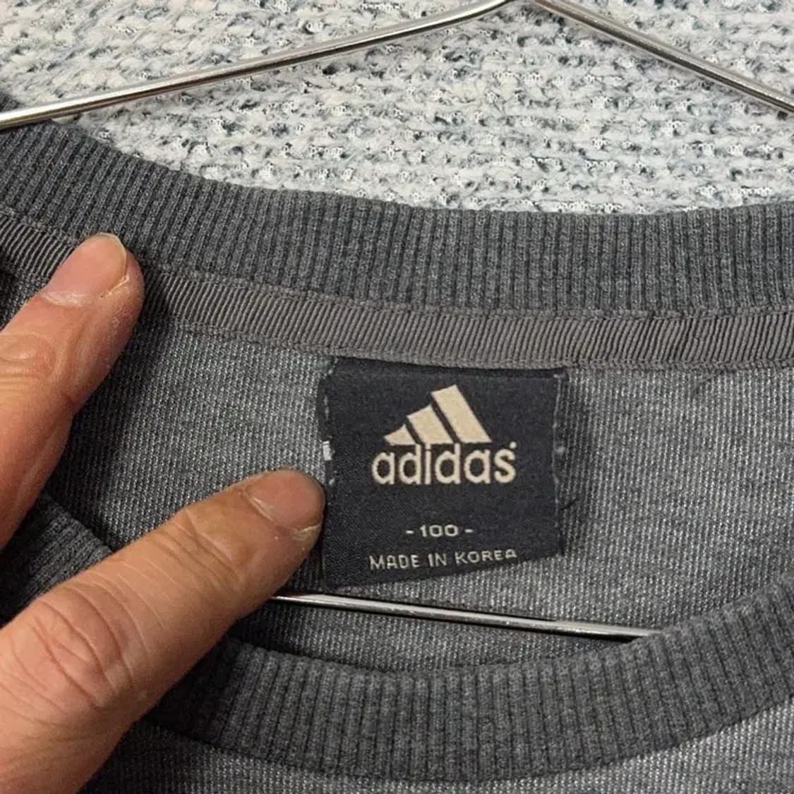 아디다스 로고 그레이 맨투맨 100 상품이미지3