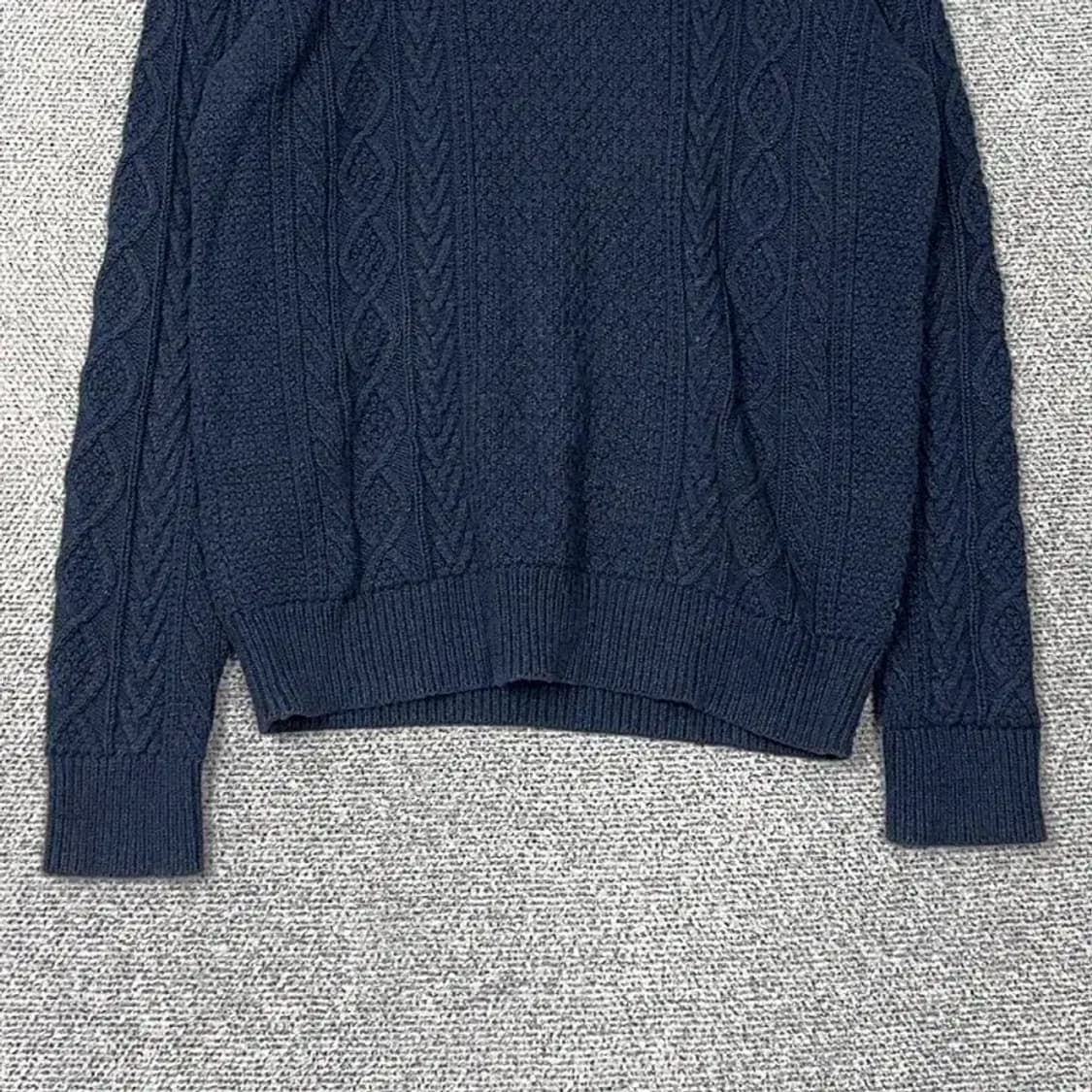 유니클로 네이비 케이블 꽈배기 니트 L 상품이미지4