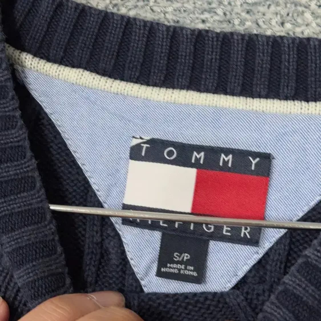 타미힐피거 금장자수 네이비 케이블 꽈배기 니트 S 상품이미지3