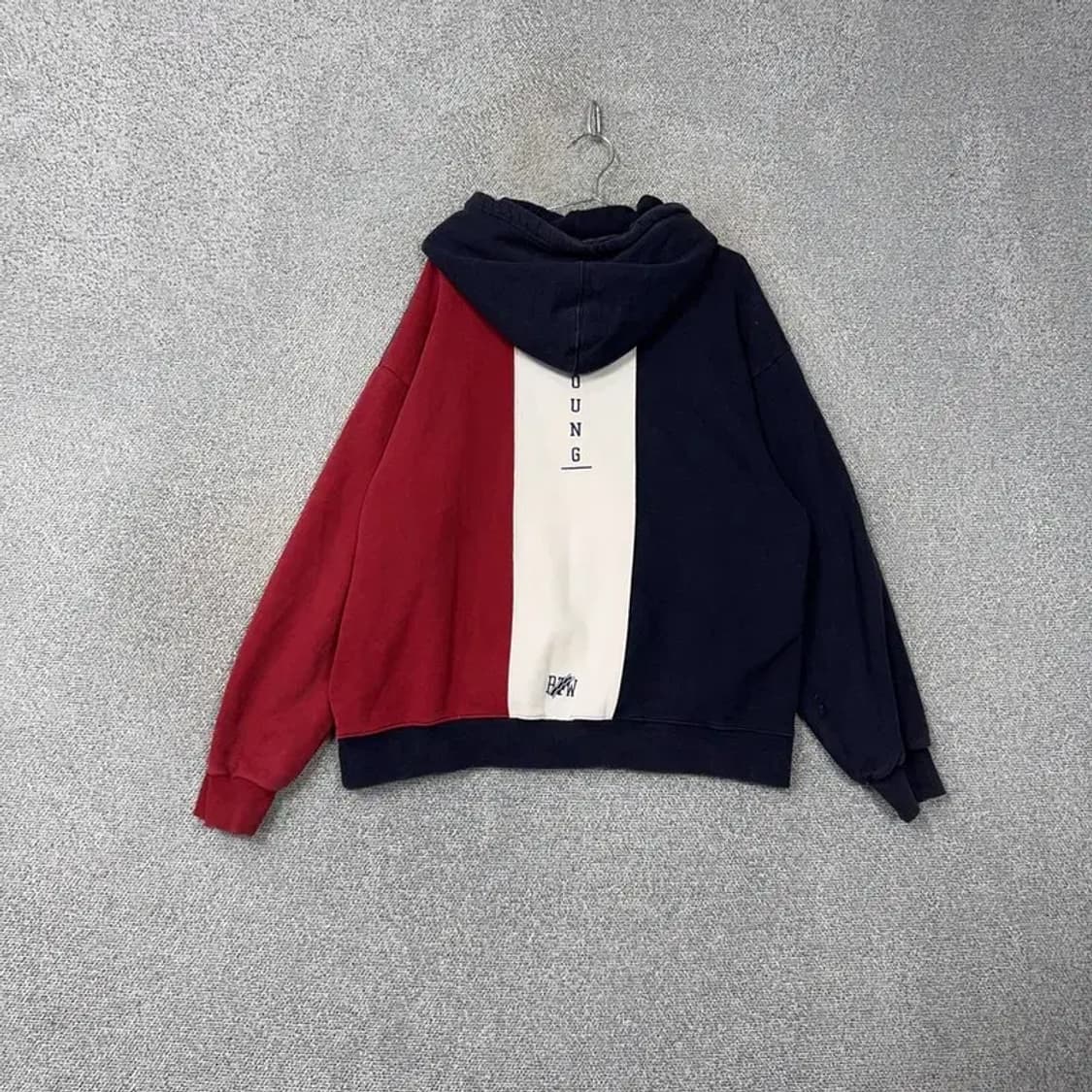 로맨틱크라운 금장자수 오버핏 네이비 후드티 L 상품이미지2