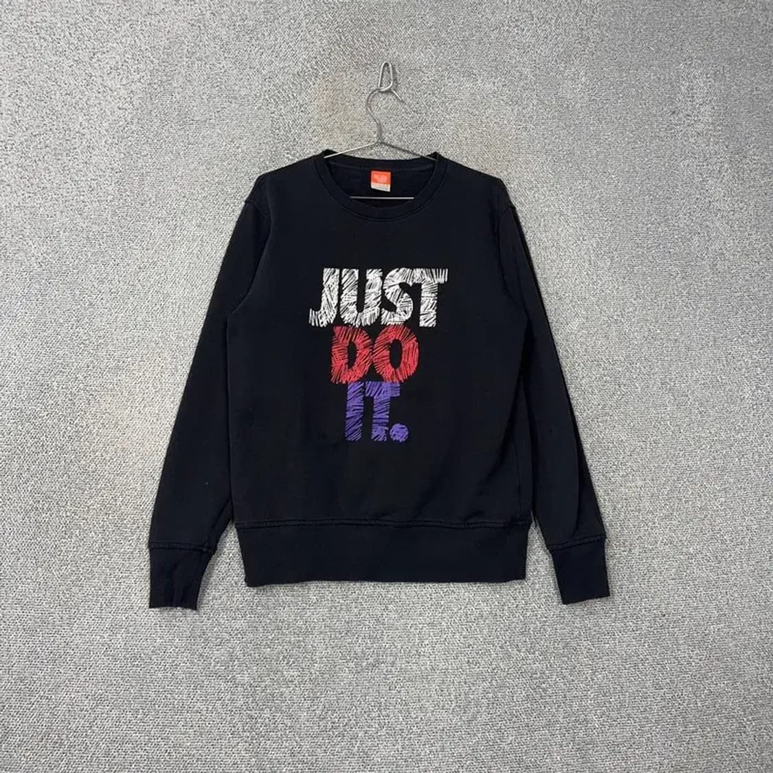 나이키 프린팅 로고 블랙 맨투맨 105 상품이미지1