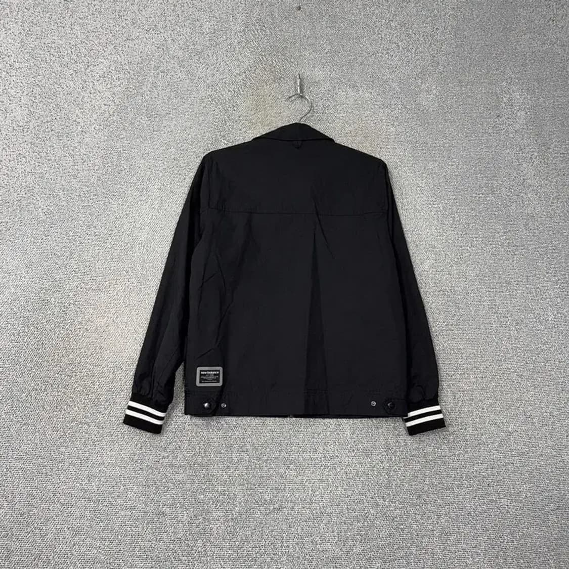 뉴발란스 블랙 로고 바람막이 집업 자켓 90 상품이미지2
