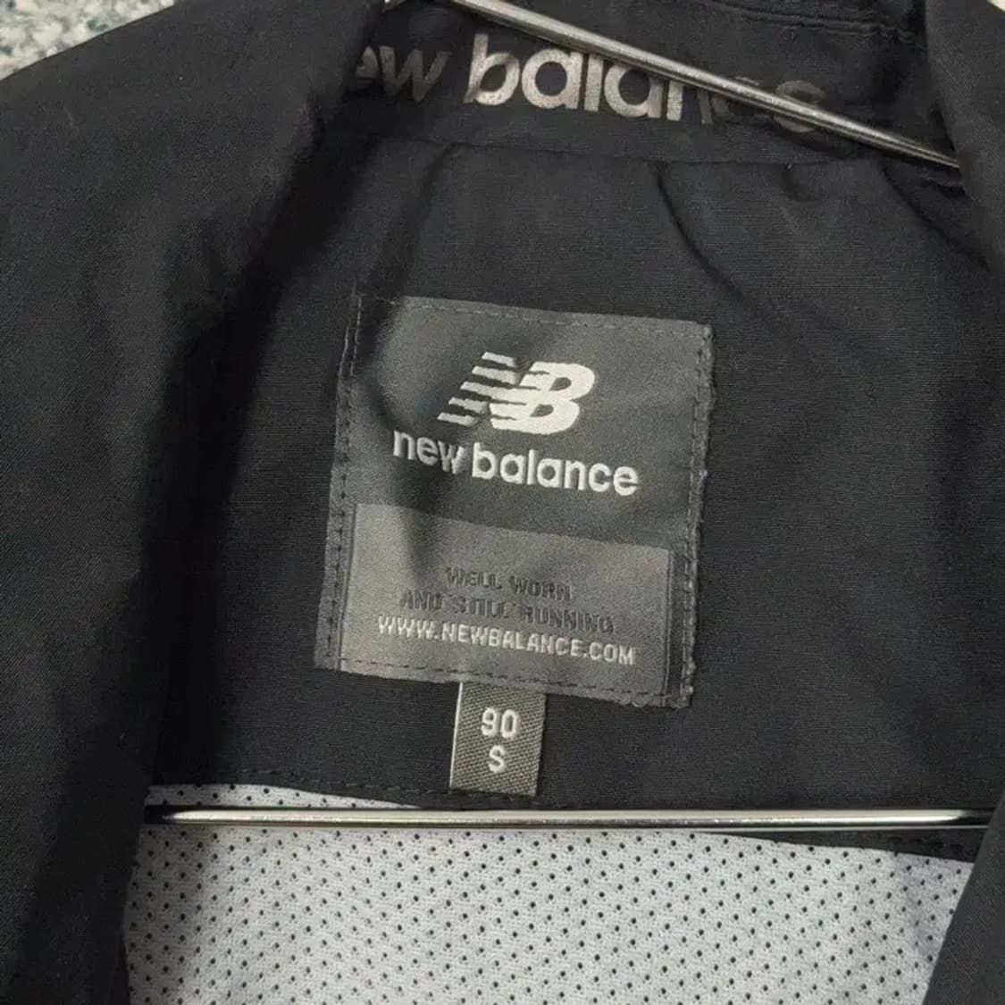 뉴발란스 블랙 로고 바람막이 집업 자켓 90 상품이미지3