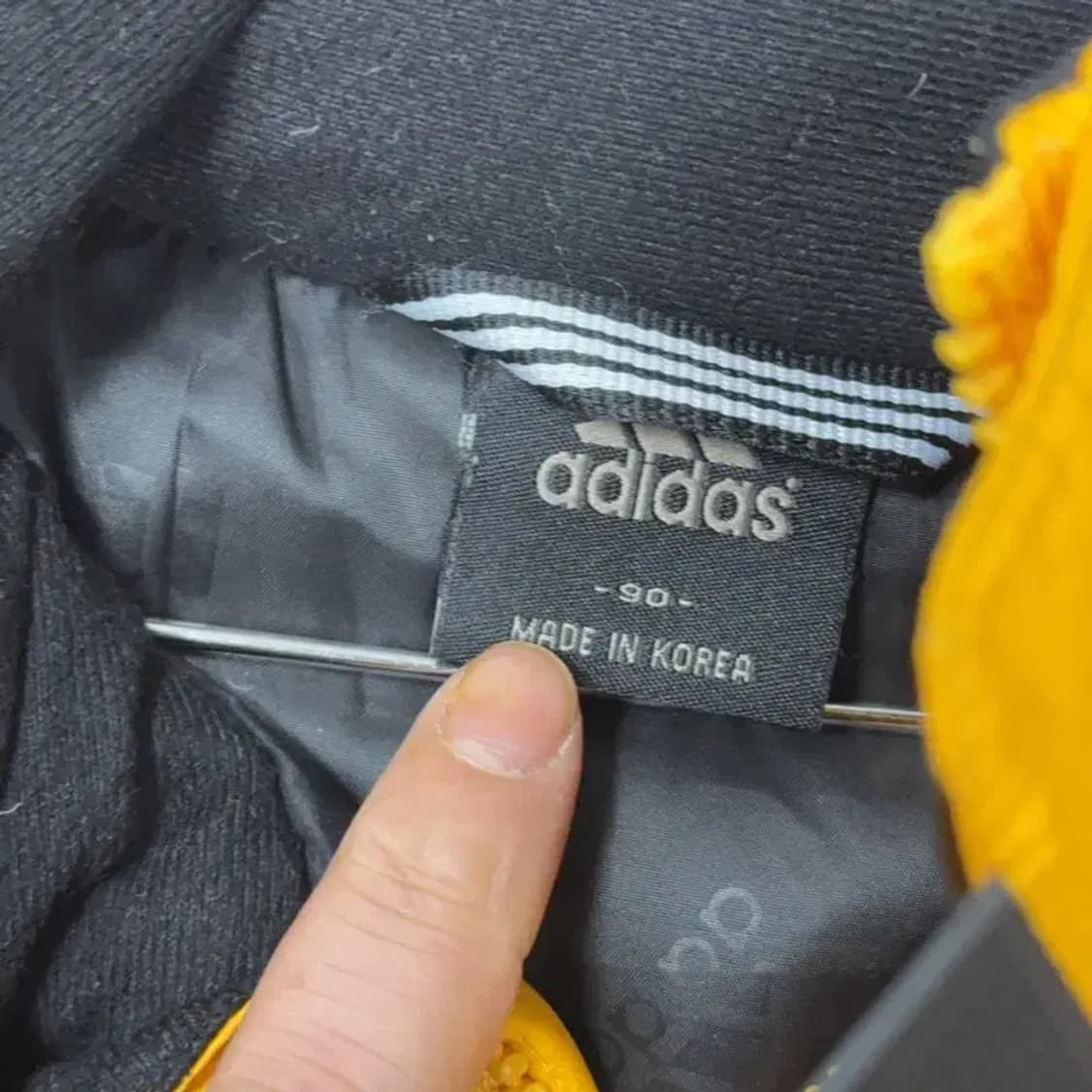 아디다스 삼각로고 옐로우 패딩 90 상품이미지3