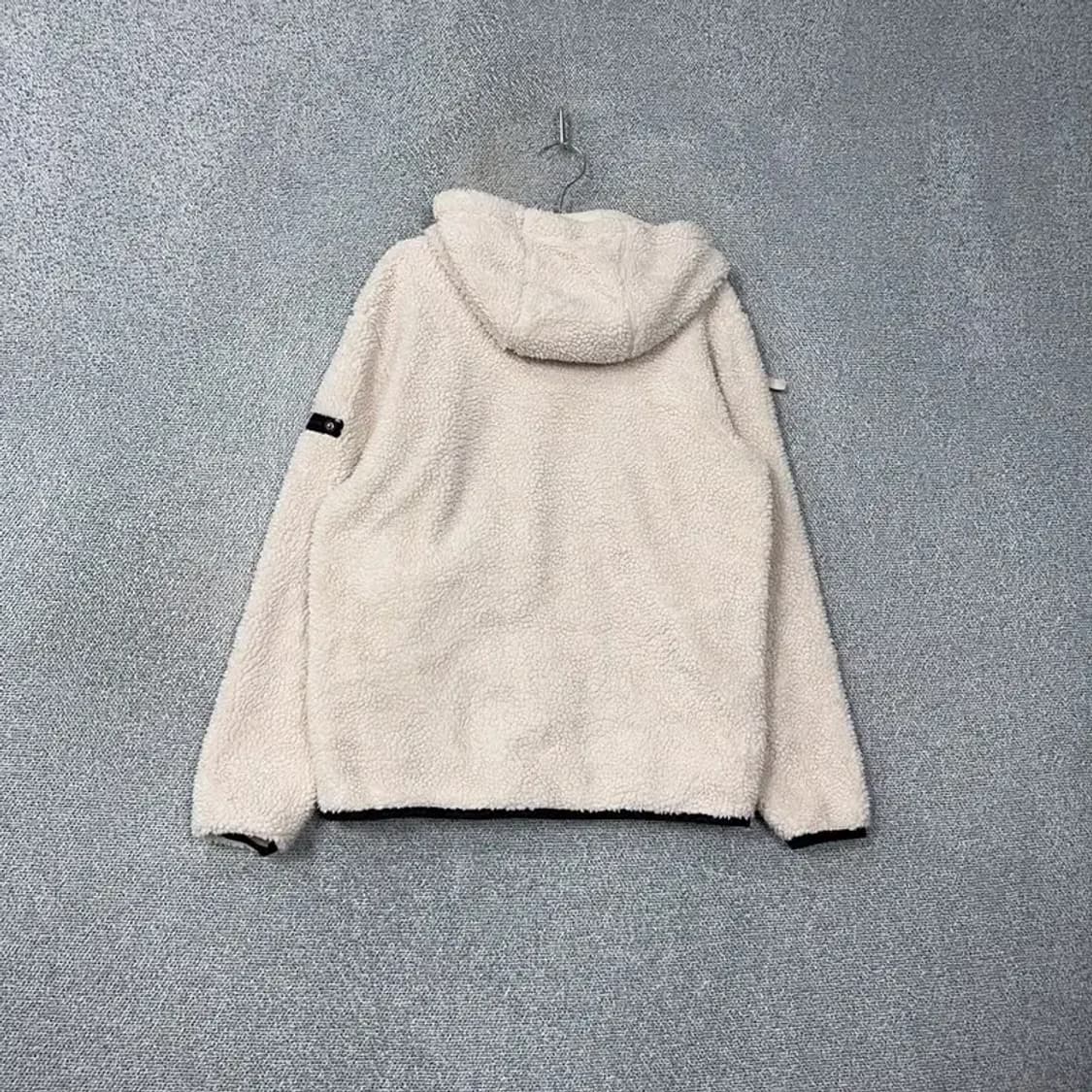 내셔널지오그래픽 패치로고 화이트 후리스 105 상품이미지2