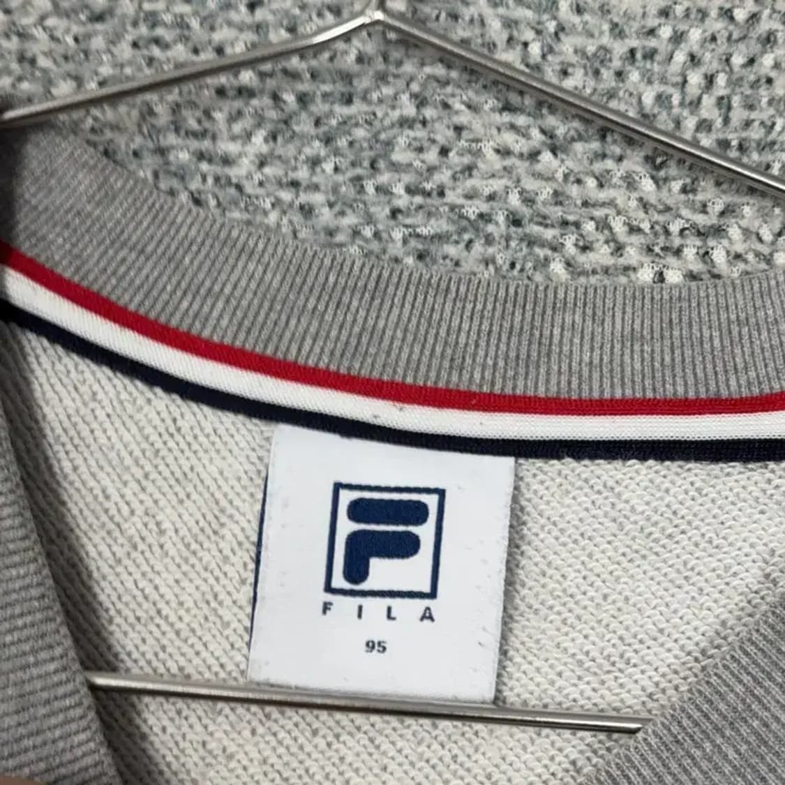 휠라 로고 라이트 그레이 맨투맨 95 상품이미지3