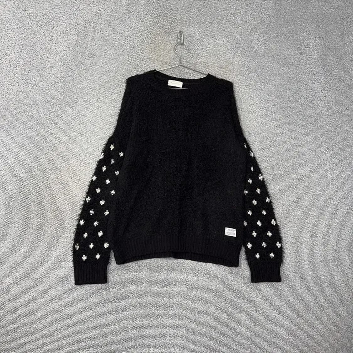 라이풀 도트 블랙 아크릴 오버핏 니트 상품이미지1