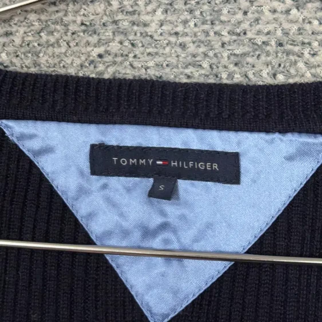 타미힐피거 네이비 로고 브이넥 니트 S 상품이미지5