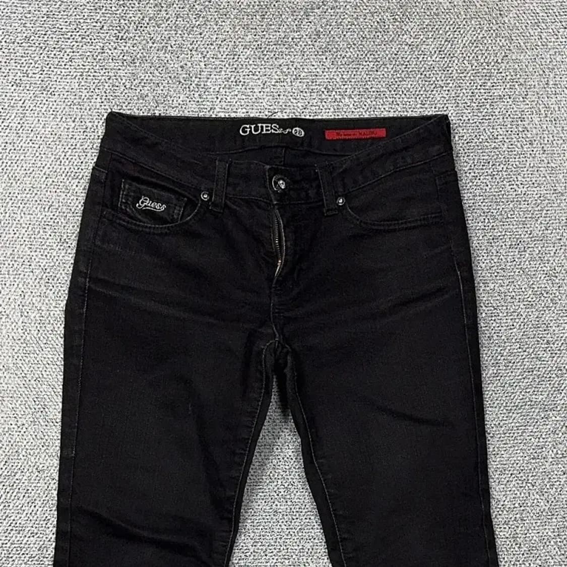 게스 큐빅로고 블랙 스키니진 28 상품이미지3