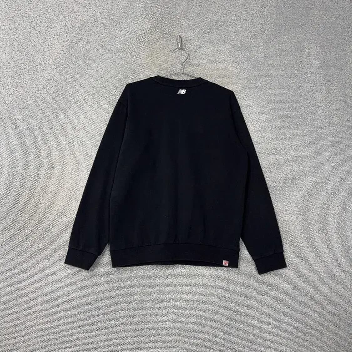 뉴발란스 블랙 프린팅 로고 맨투맨 L 상품이미지2