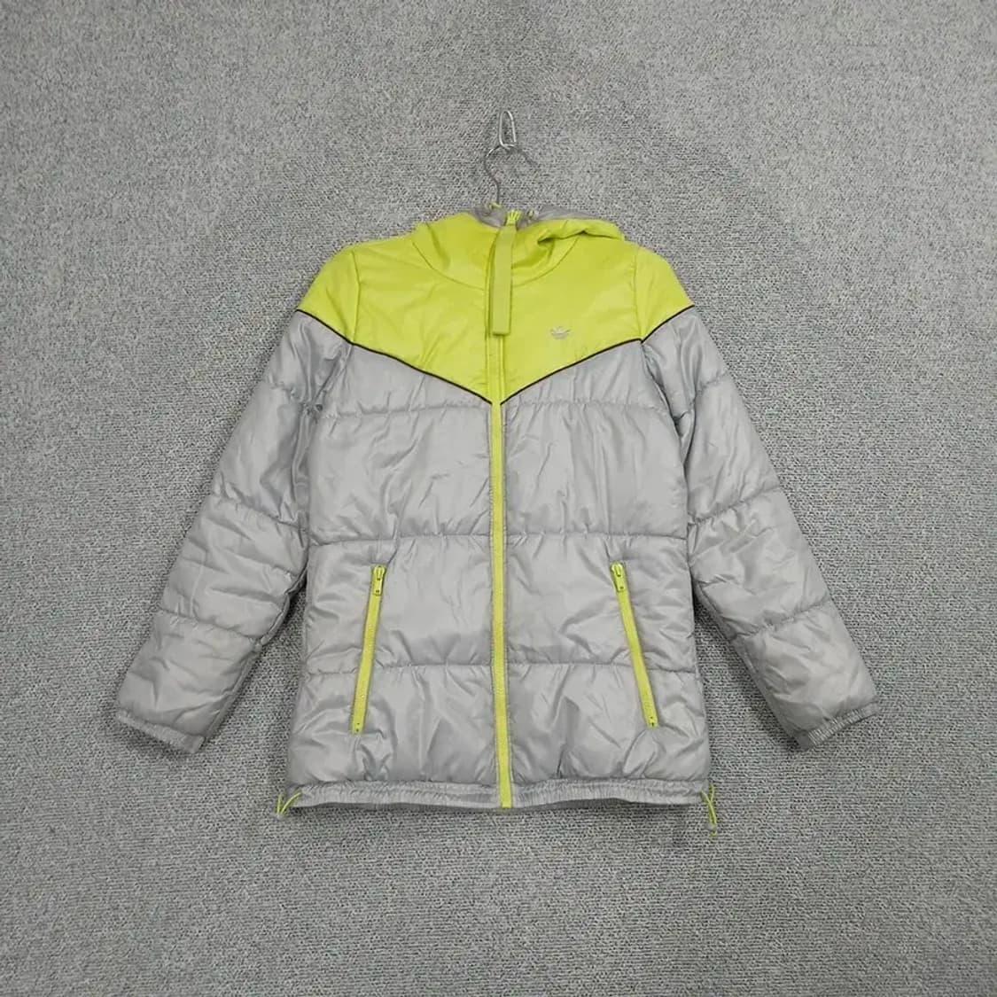 아디다스 라이트 그레이 불꽃 로고 패딩 점퍼 90 상품이미지1