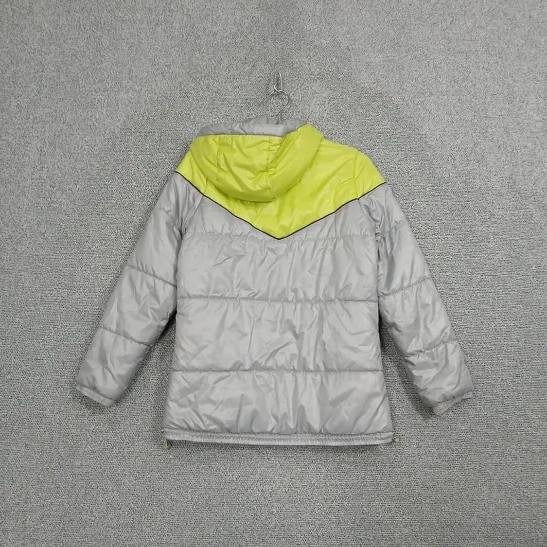 아디다스 라이트 그레이 불꽃 로고 패딩 점퍼 90 상품이미지2