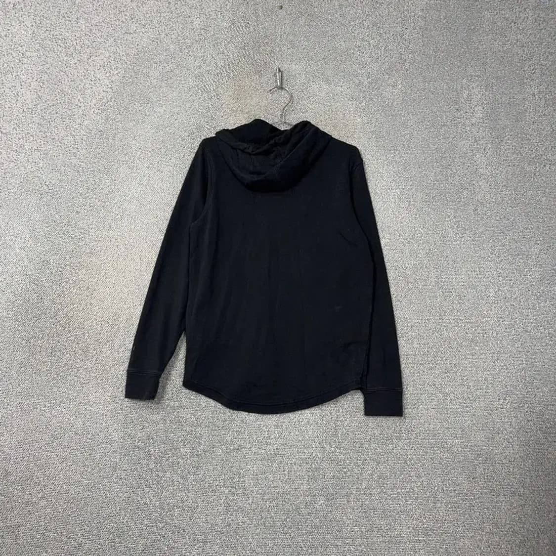 언더아머 로고 블랙 후드티 SM 상품이미지2