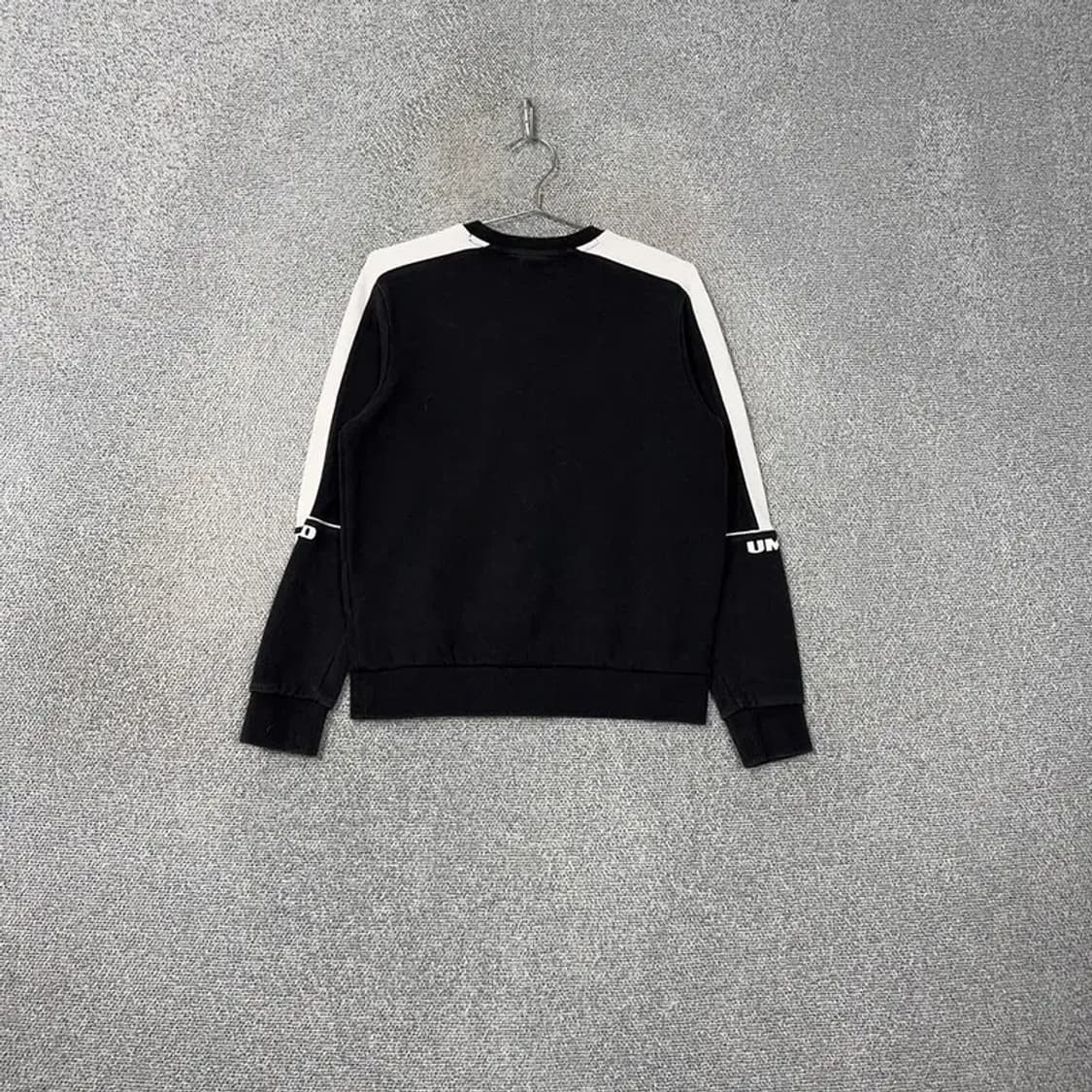 엄브로 블랙 로고 캐주얼 맨투맨 90 상품이미지2