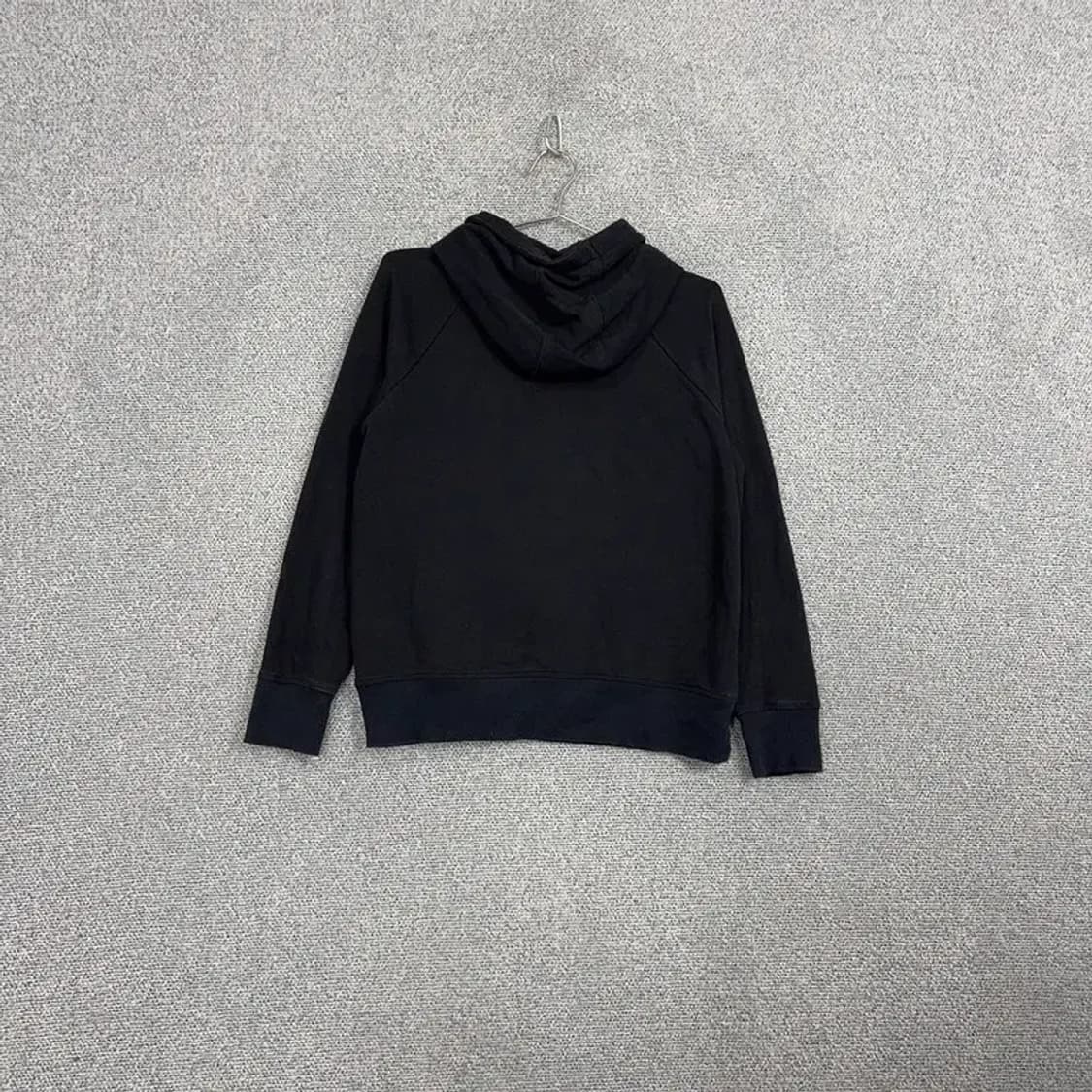 언더아머 블랙 센터로고 후드티 MD/M/M 상품이미지2