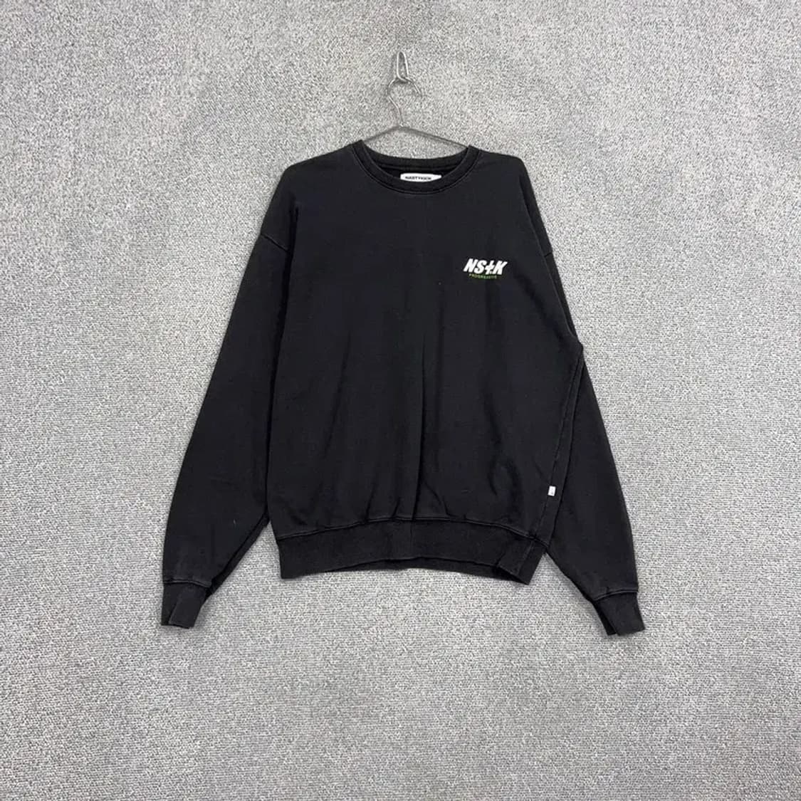 네스티킥 로고 프린팅 블랙 오버핏 맨투맨 L 상품이미지1