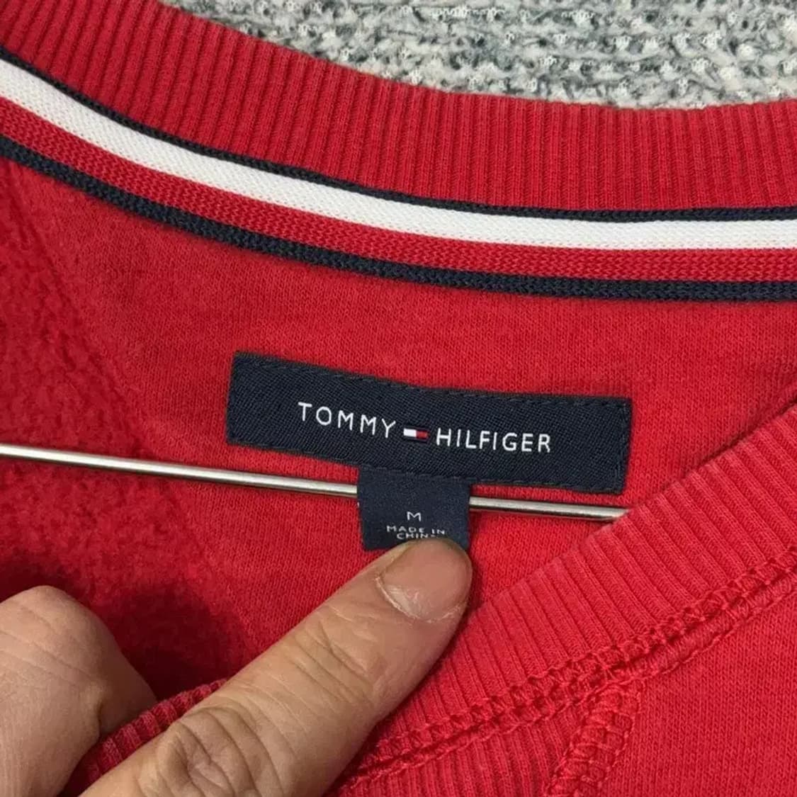 타미힐피거 스몰 로고 레드 맨투맨 M 상품이미지3