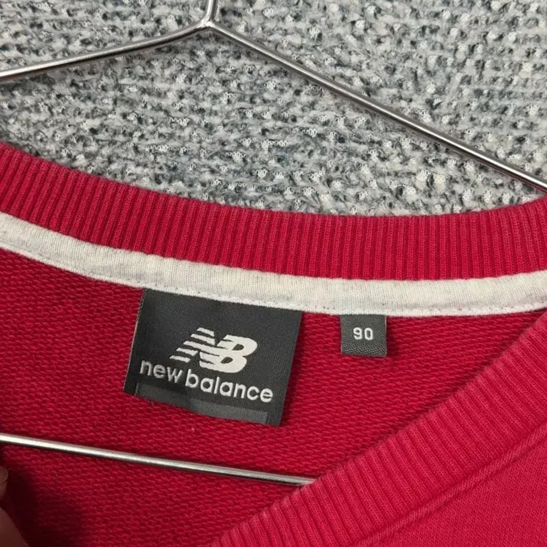 뉴발란스 로고 프린팅 레드 맨투맨 90 상품이미지3