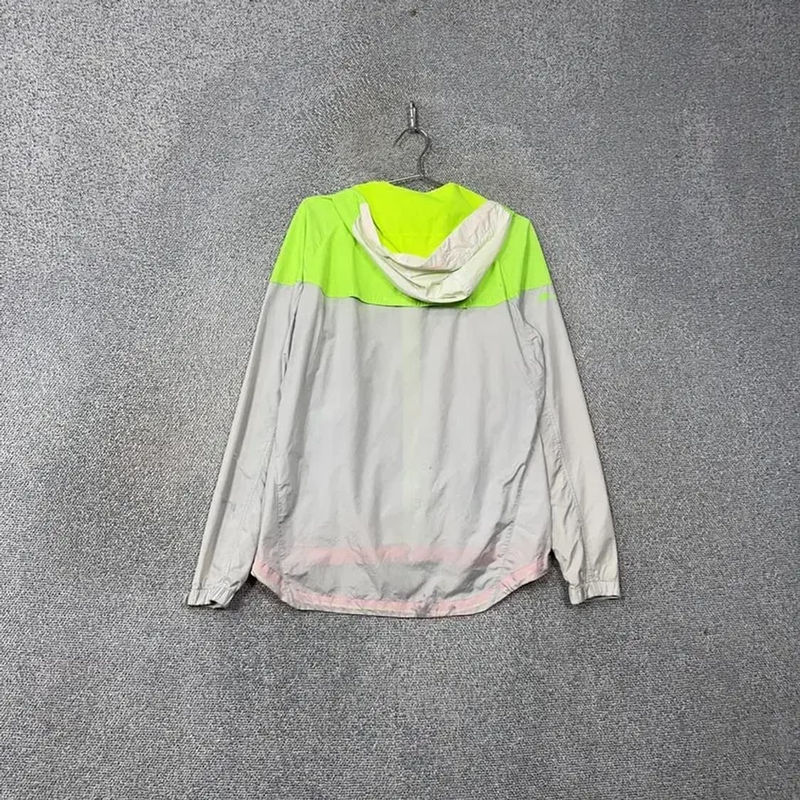 뉴발란스 로고 멀티컬러 기능성 바람막이 100 상품이미지2