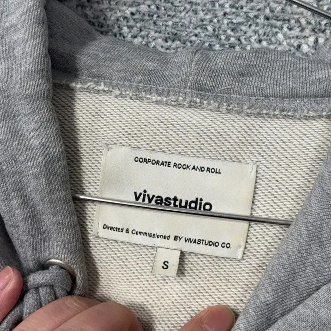 비바스튜디오 빅로고 프린팅 라이트 그레이 후드티 S 상품이미지3