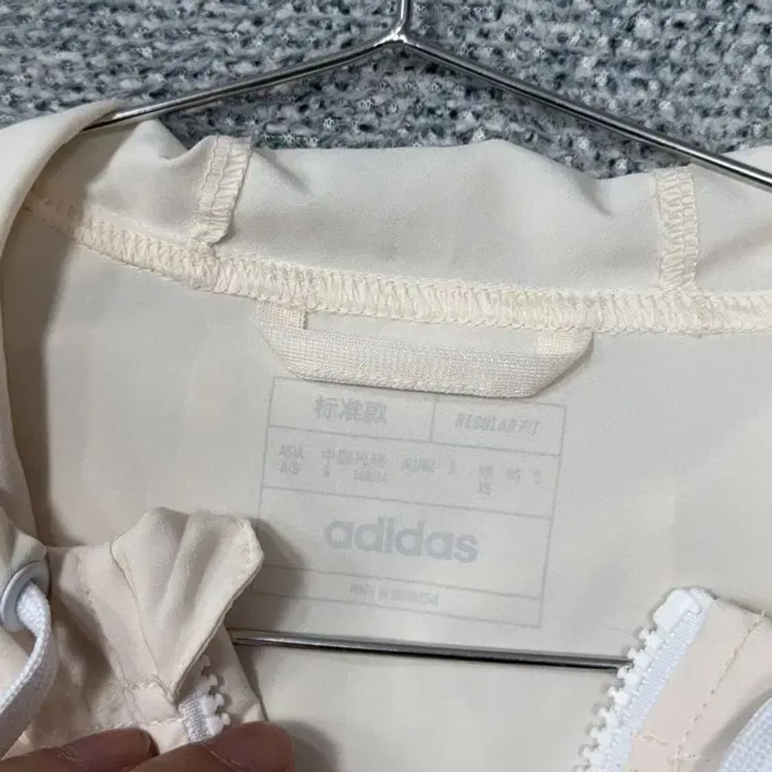 아디다스 로고 베이지 경량 바람막이 자켓 XS 상품이미지3