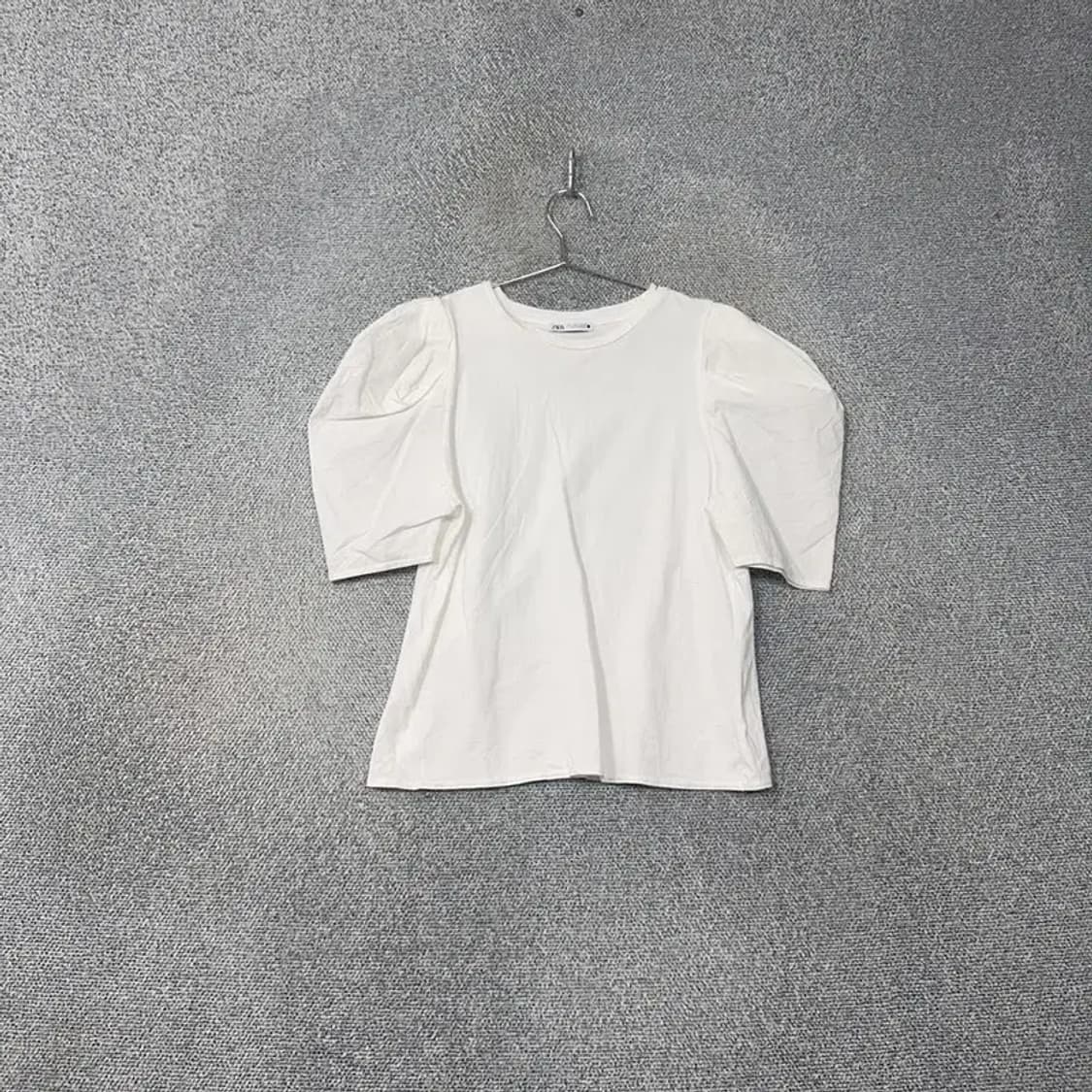 자라 화이트 숄더 캐주얼 반팔티 S 상품이미지1