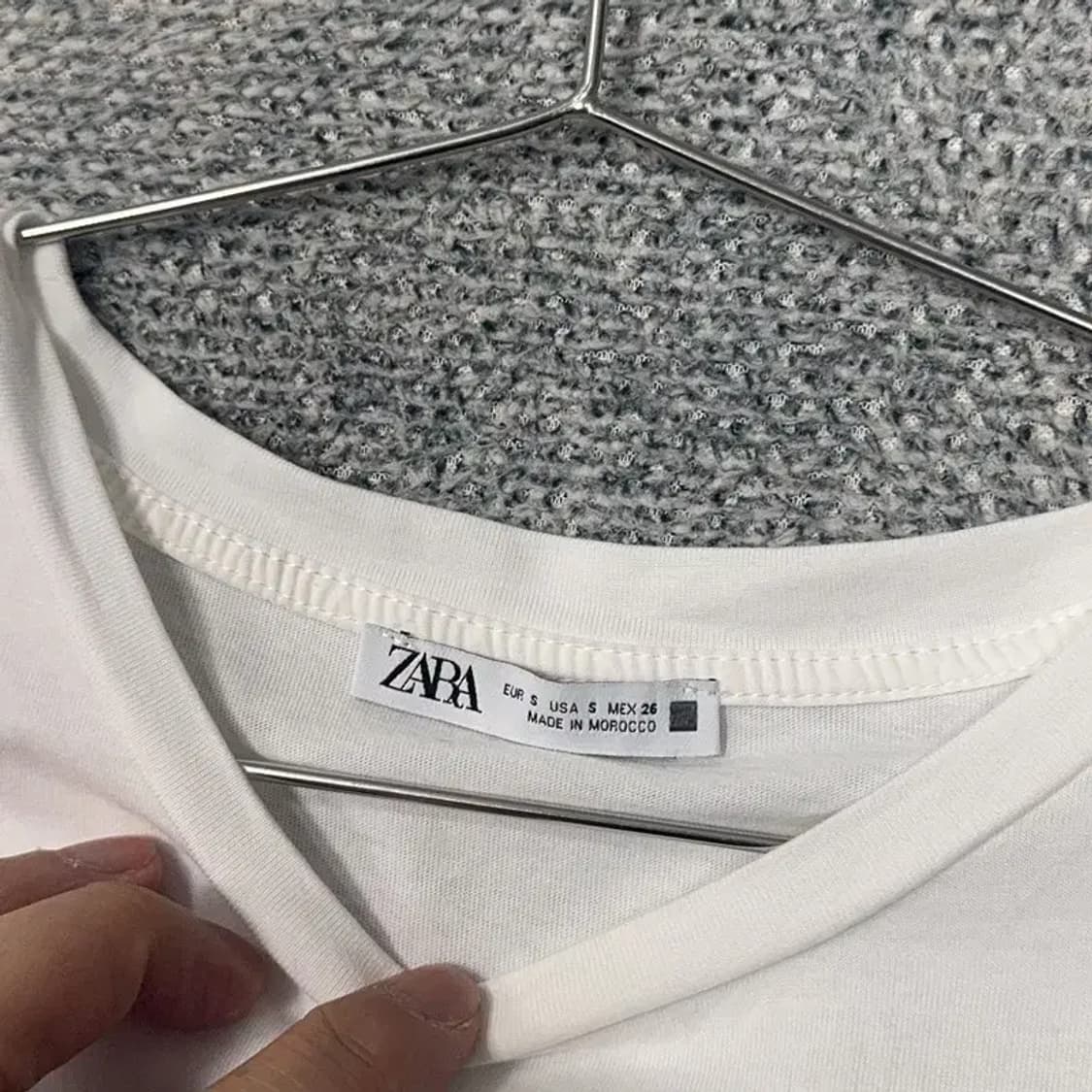 자라 화이트 숄더 캐주얼 반팔티 S 상품이미지3