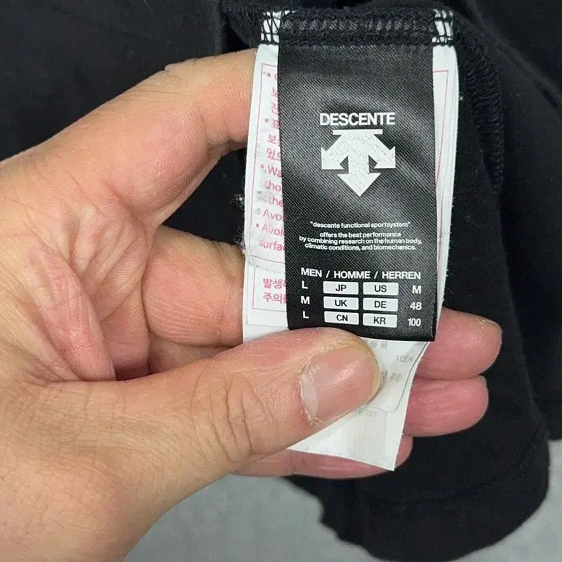 데상트 로고 오버핏 블랙 반팔티 L 상품이미지5