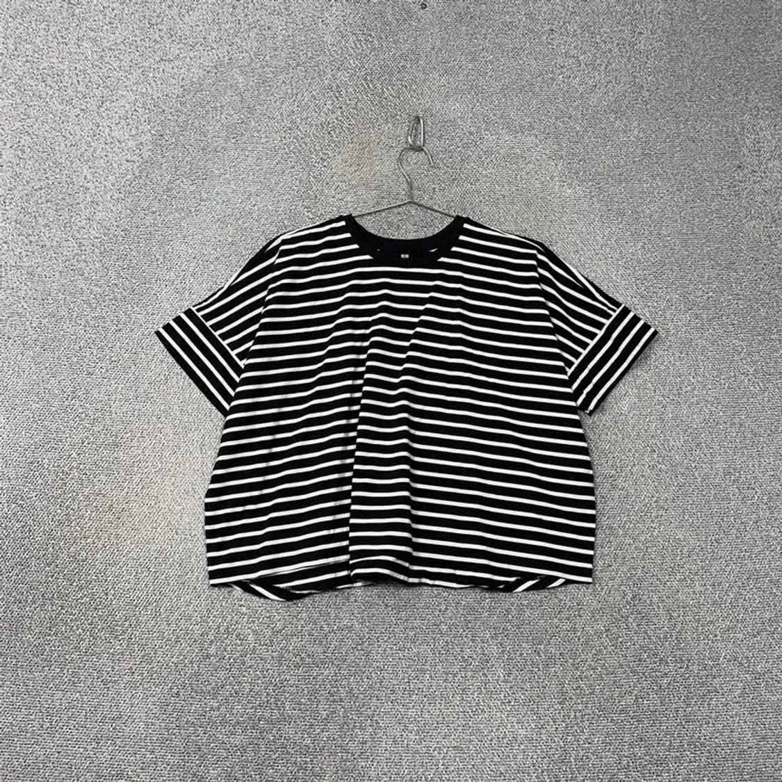 유니클로 스트라이프 블랙 오버핏 크롭 반팔티 S 상품이미지1